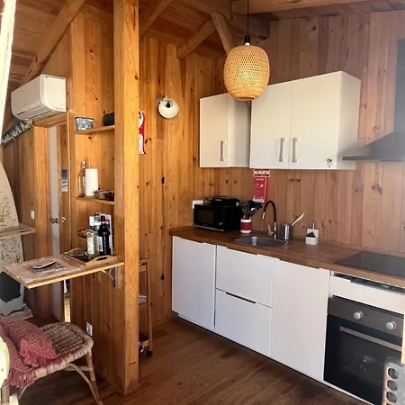 Lisbon Hut - Costa Caparica *