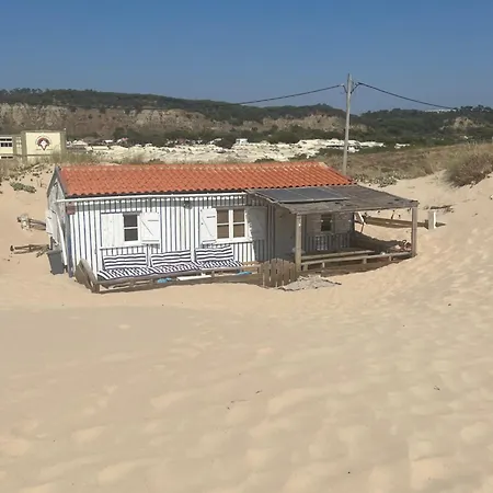 Alpesi faház Lisbon Hut - Costa Caparica