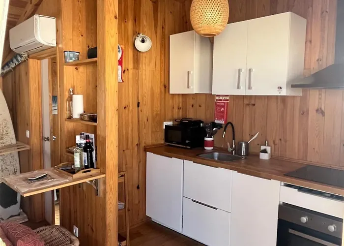 Lisbon Hut - Costa Caparica *